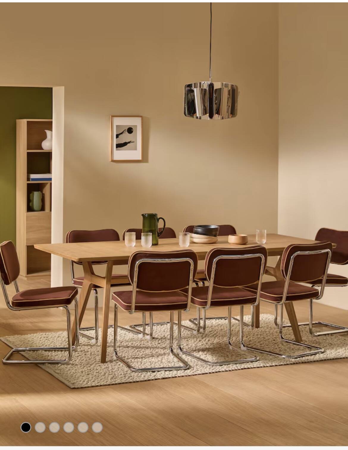 Extensible table Made.com model Jenson for 6 to 8 people.