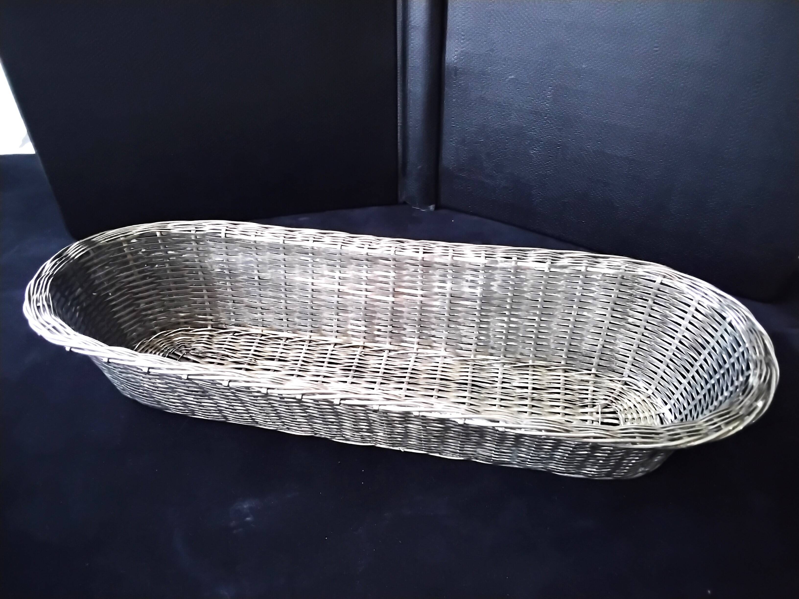 Bread basket, basket in braided silver metal wire