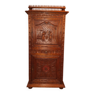 Armoire ancienne sculptée