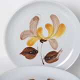 Flat plates in varnished stoneware iris pattern