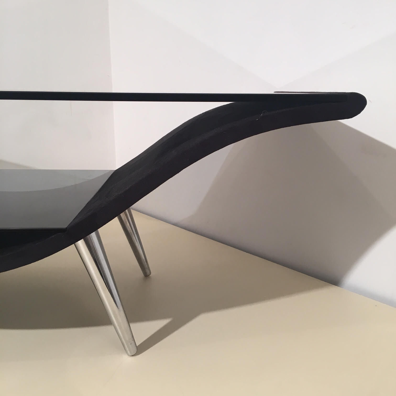 Table in black felt and 80s glass