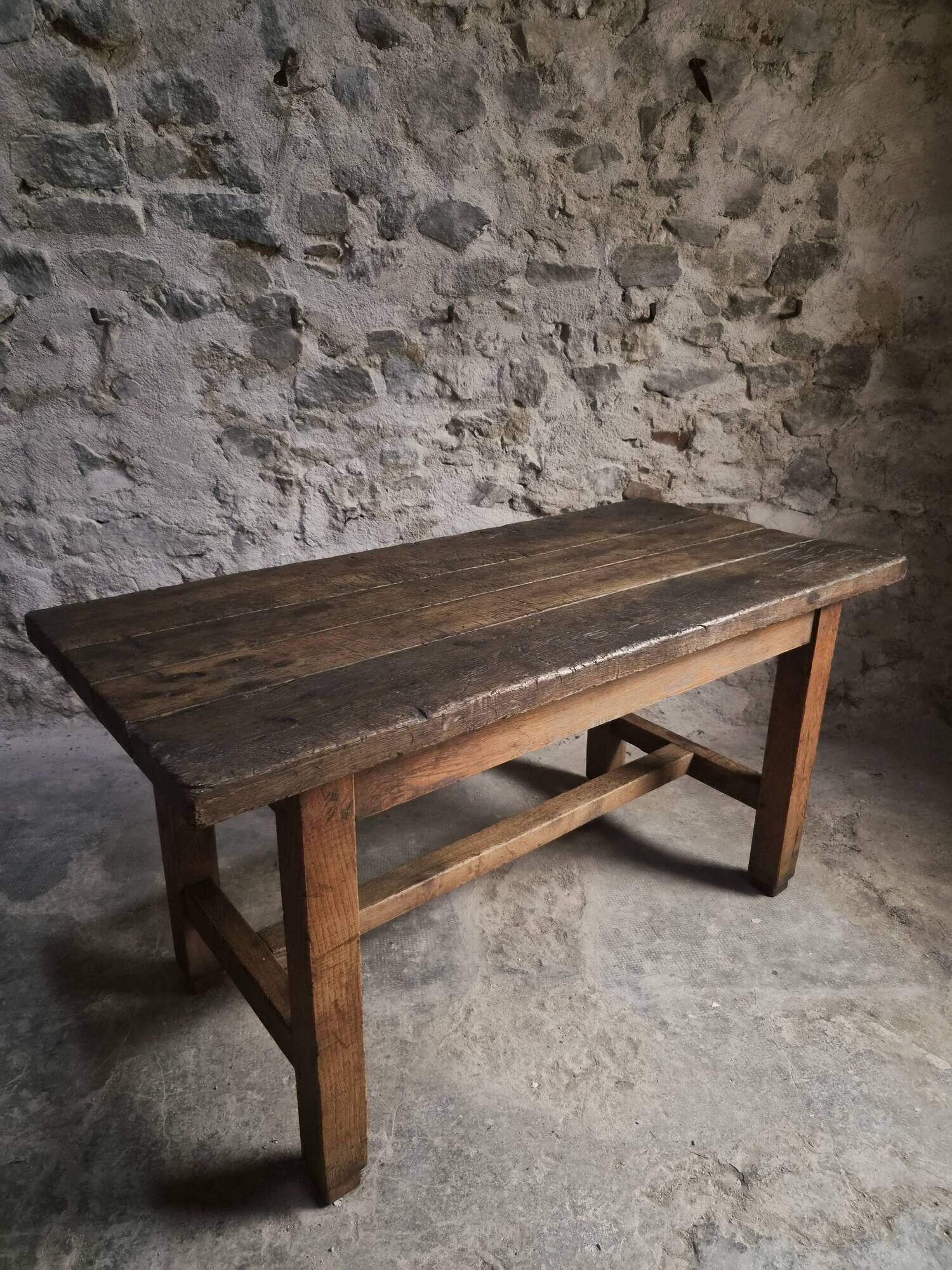 Dining table / antique work table in oak from France, 1750–1850