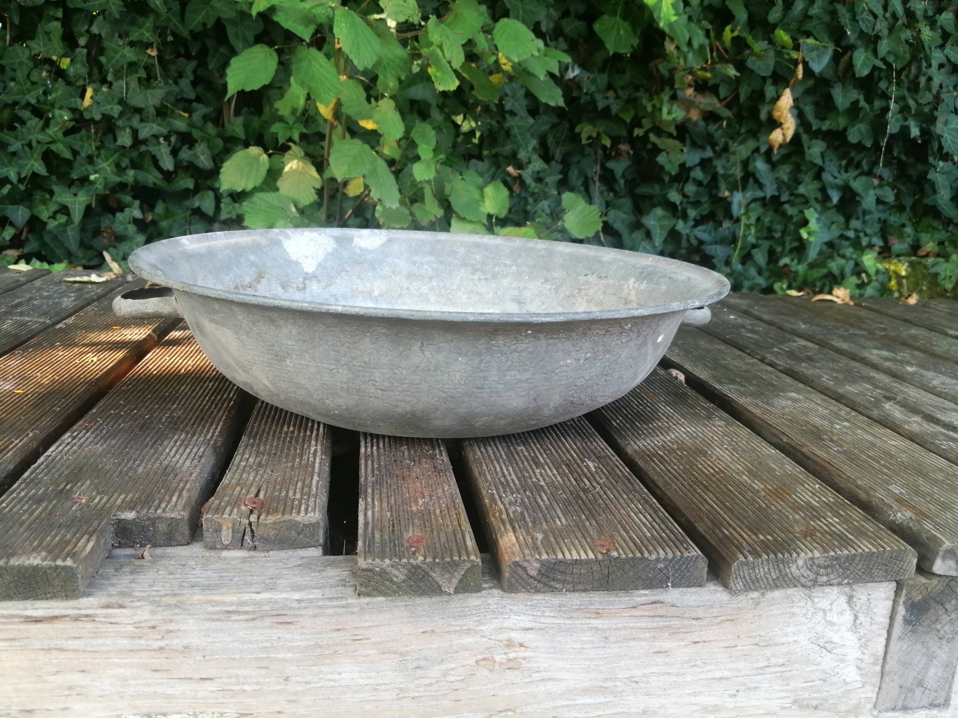 Low zinc basin