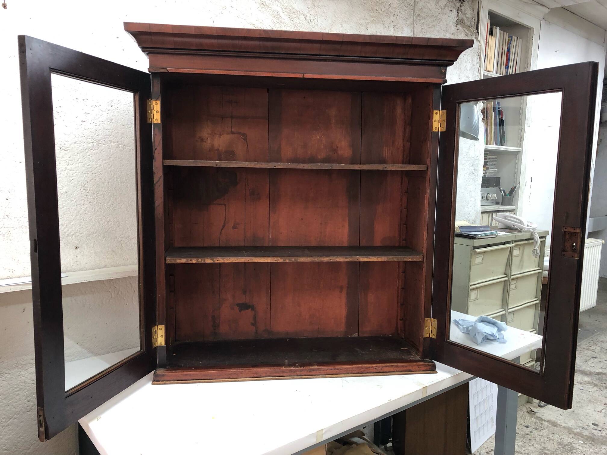 English display cabinet style
