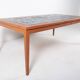 Table basse danoise en teck et céramique bleue