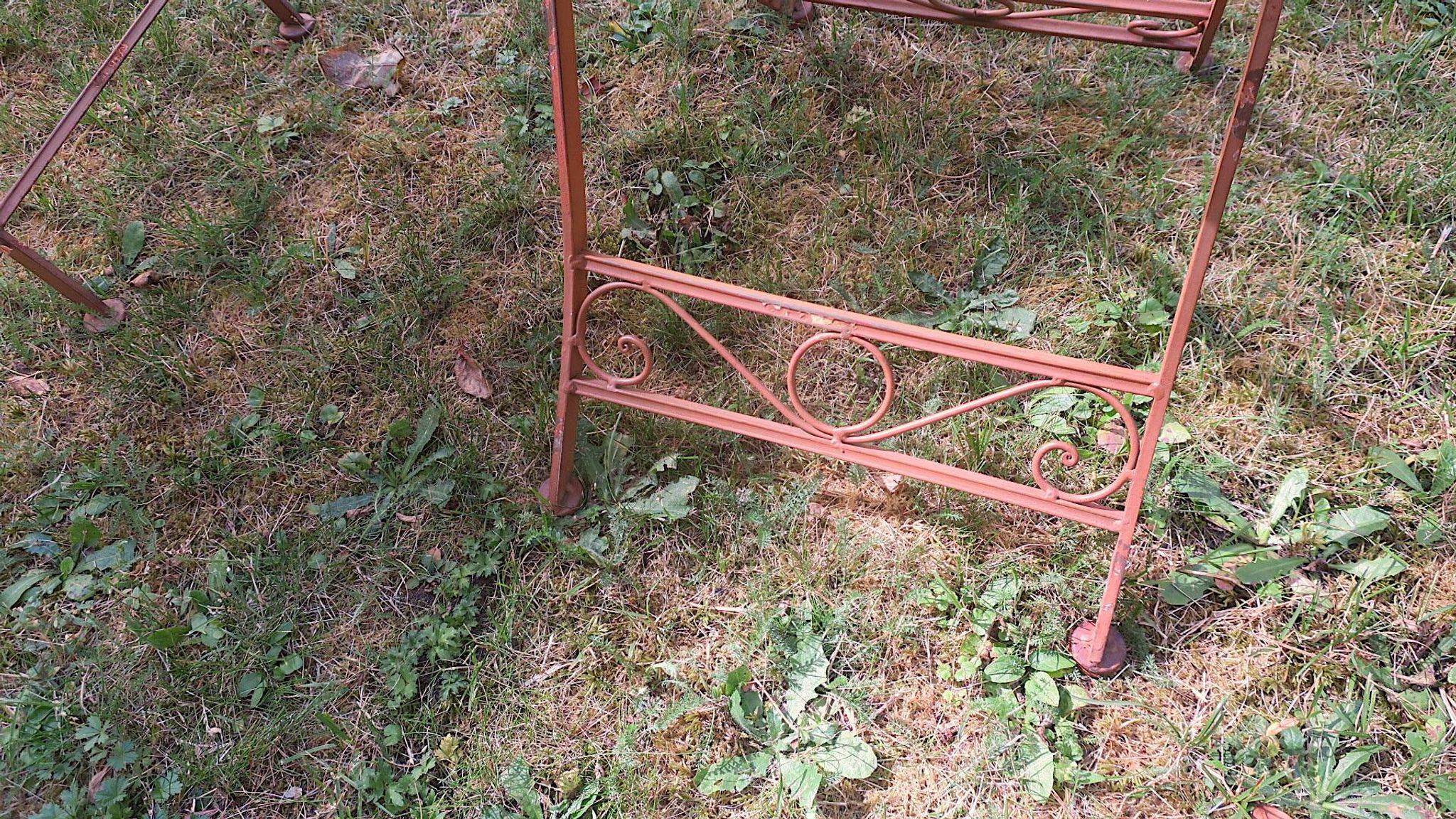 Mid century distressed painted iron garden table and 2 chairs, 1960s