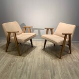 Paire de fauteuils 366, conçus par J. Chierowski