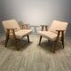 Paire de fauteuils 366, conçus par J. Chierowski