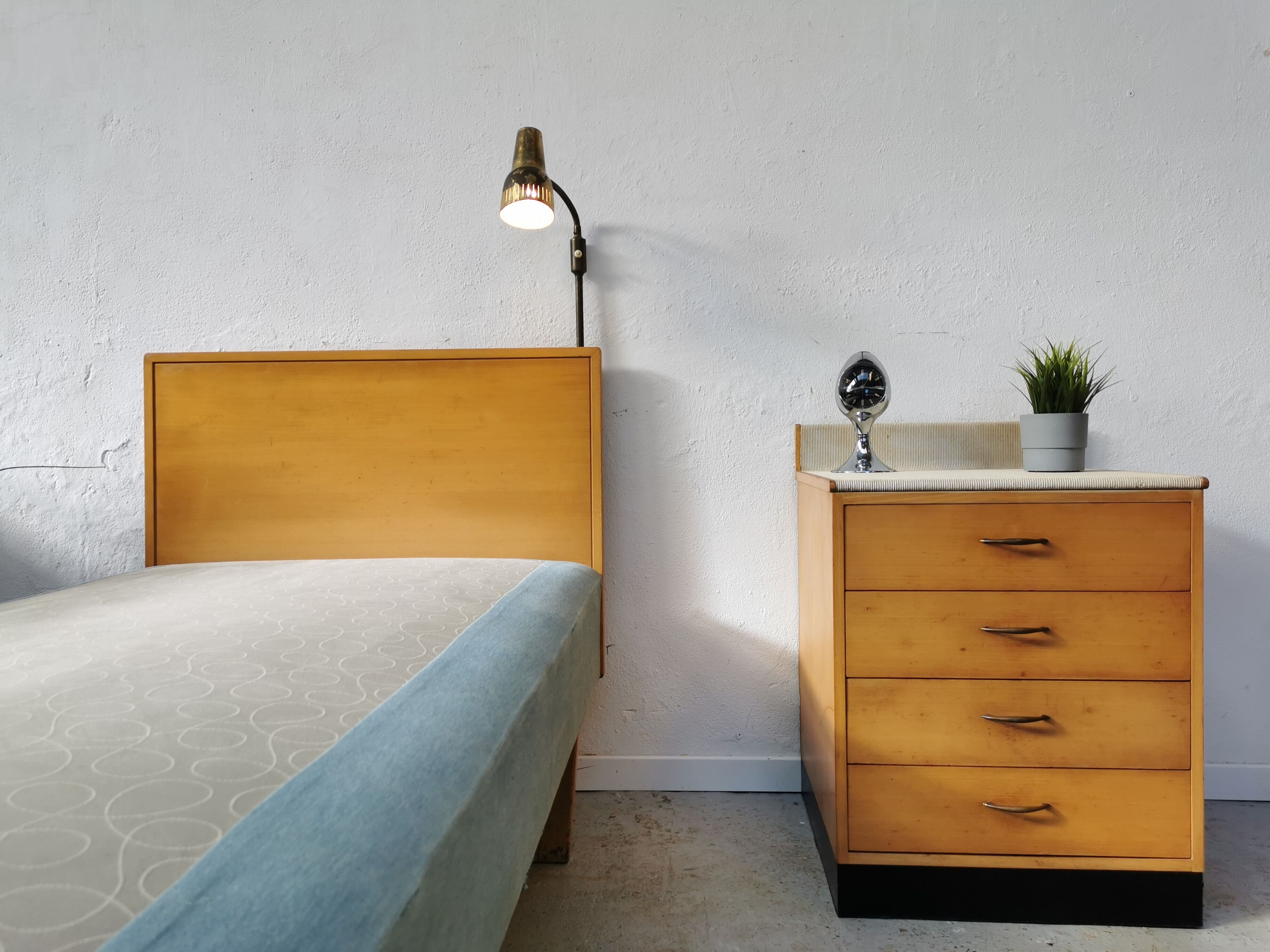 Vintage Scandinavian bed and lamp signed NK 1959
