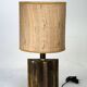Lampe de table en laiton vintage avec abat-jour en tissu – Patine d'origine. Italie années 1970.