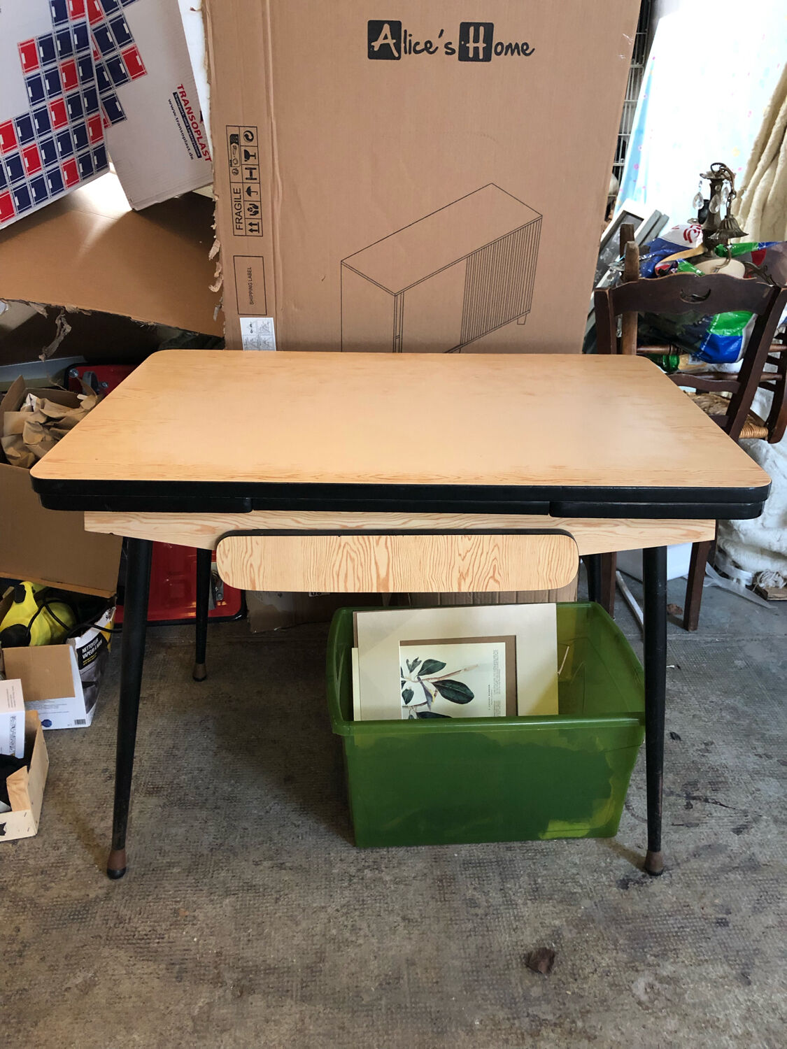 Formica table with extensions