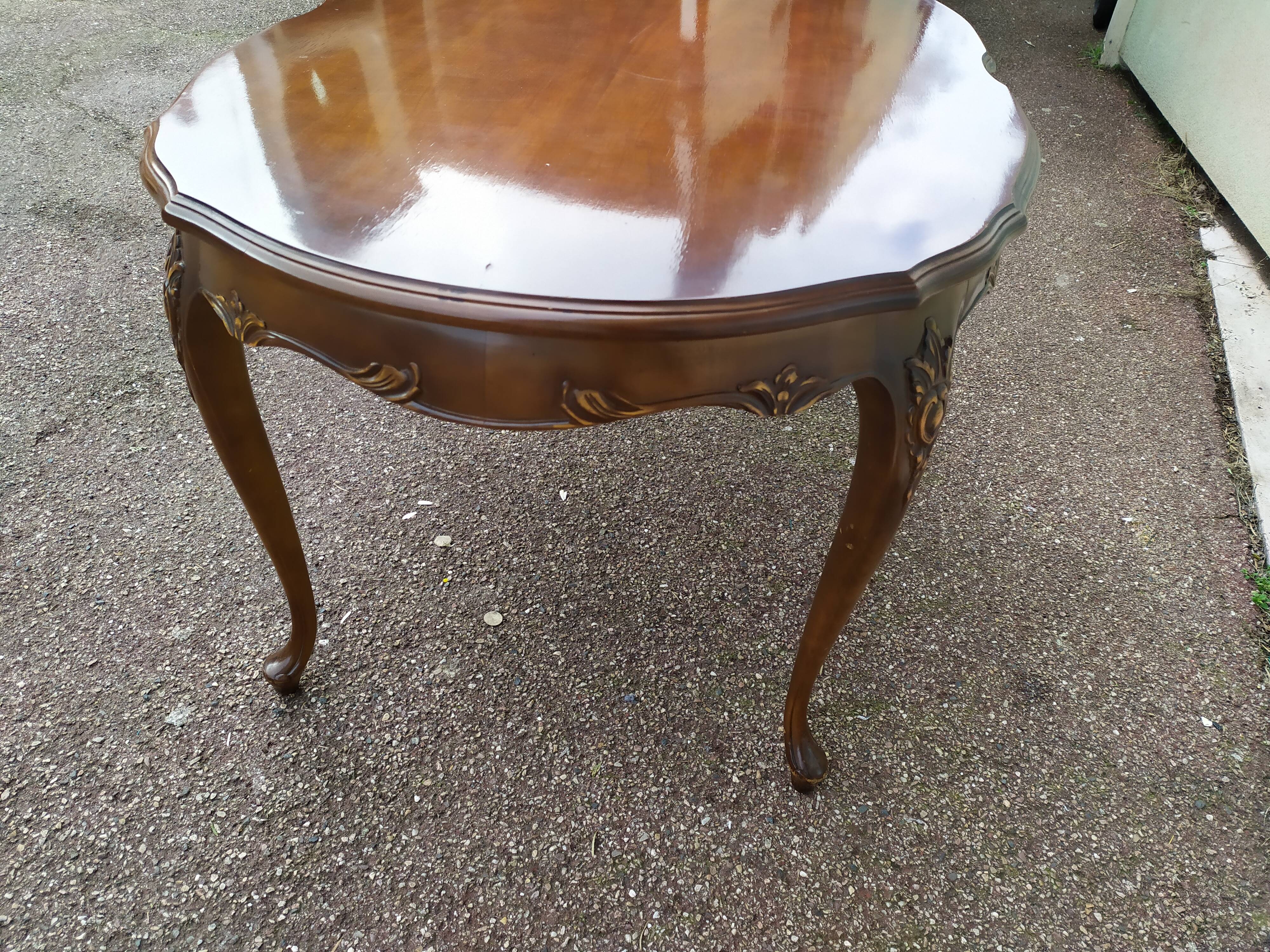 Oval wooden coffee table - Louis XV style