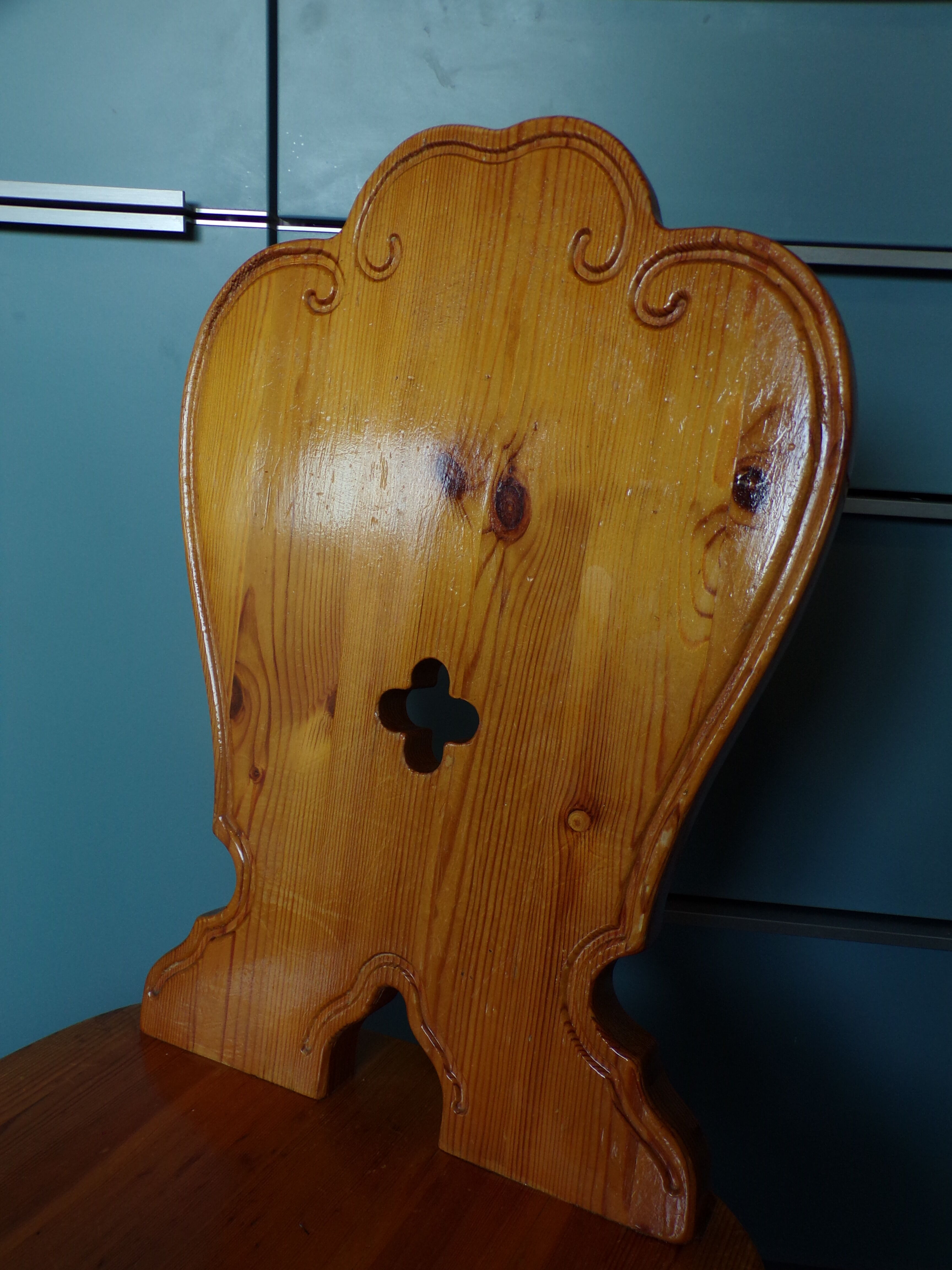 Suite 6 mountain chairs in pine