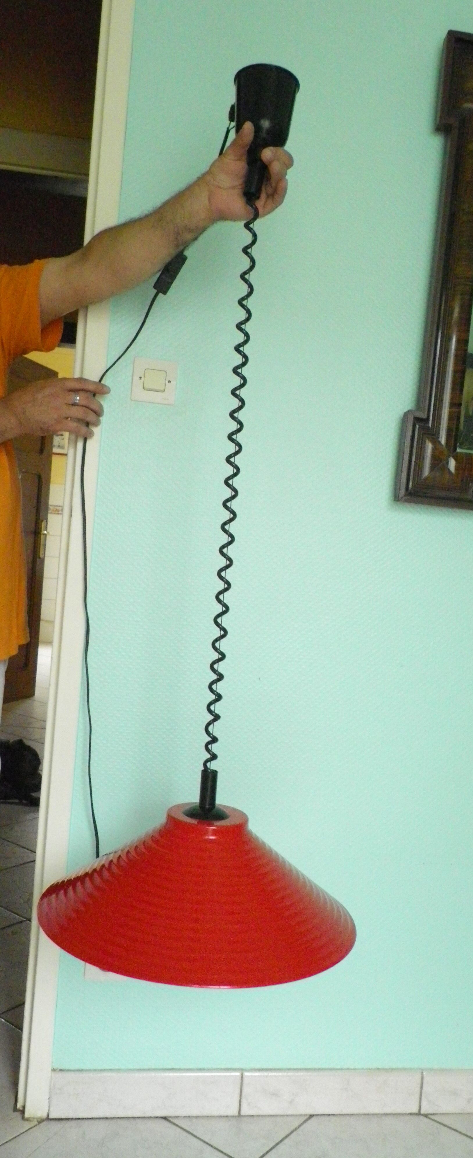Red metal suspension with "up, down" system