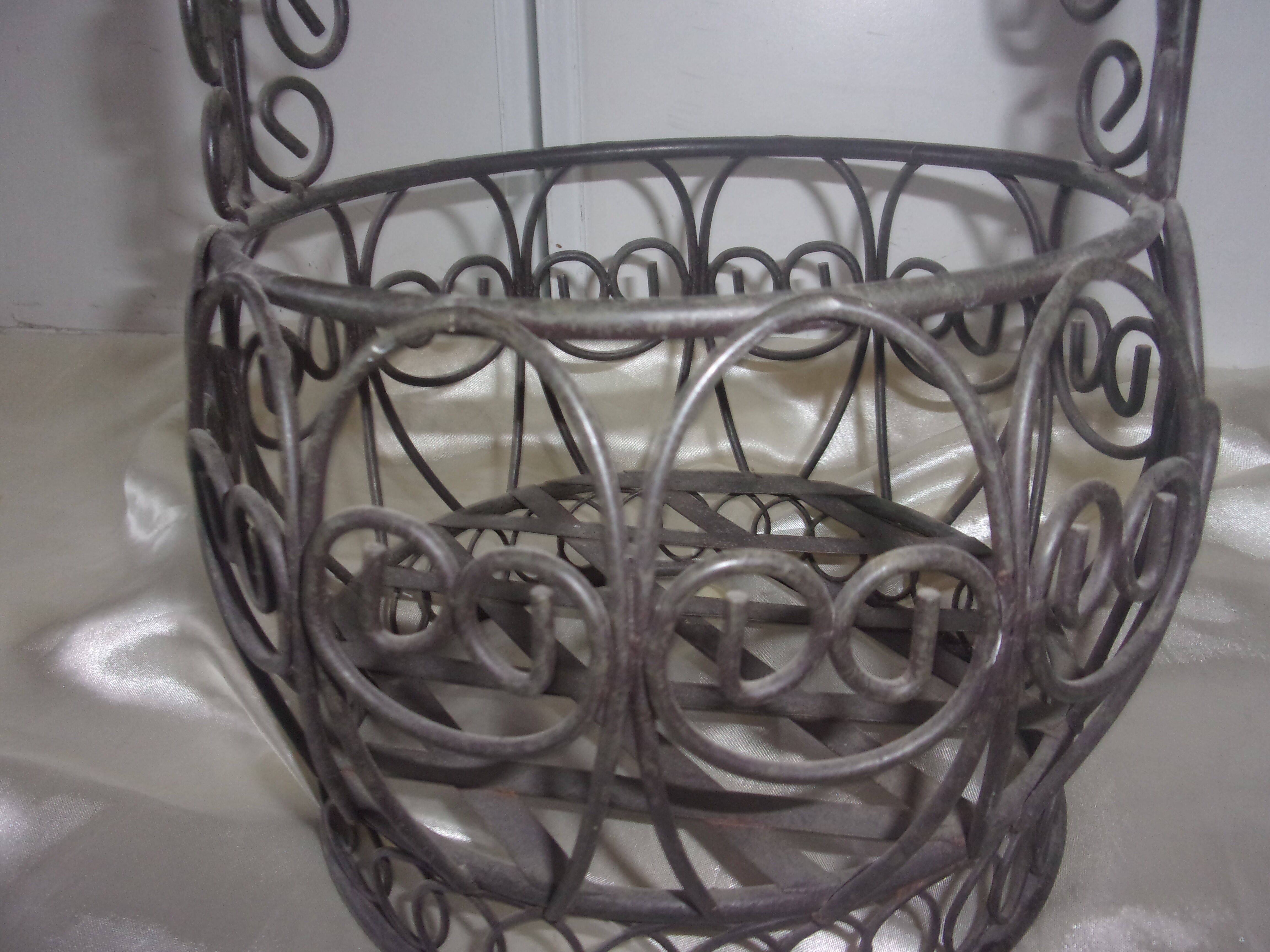 Iron egg basket