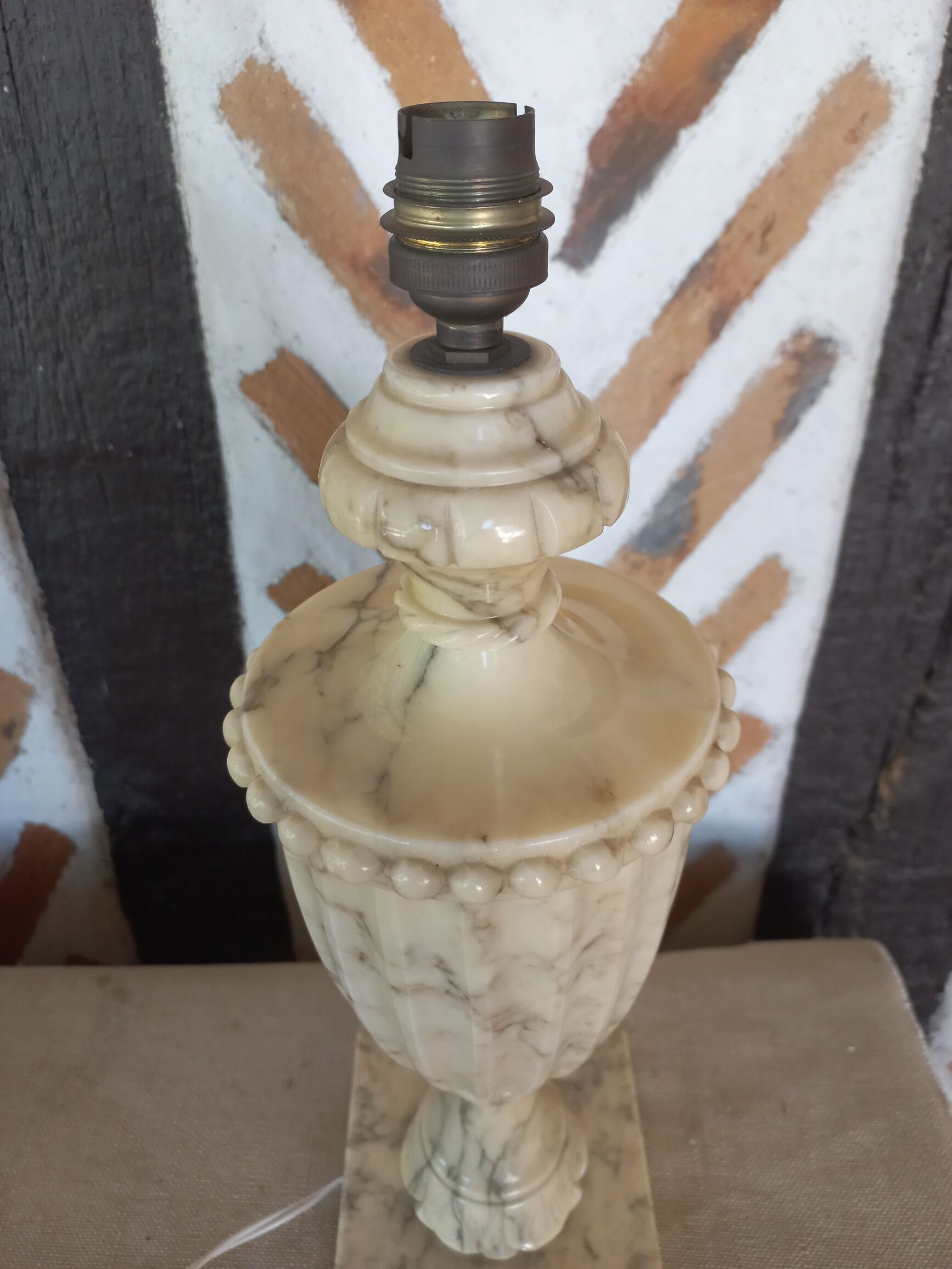 Alabaster baluster lamp foot