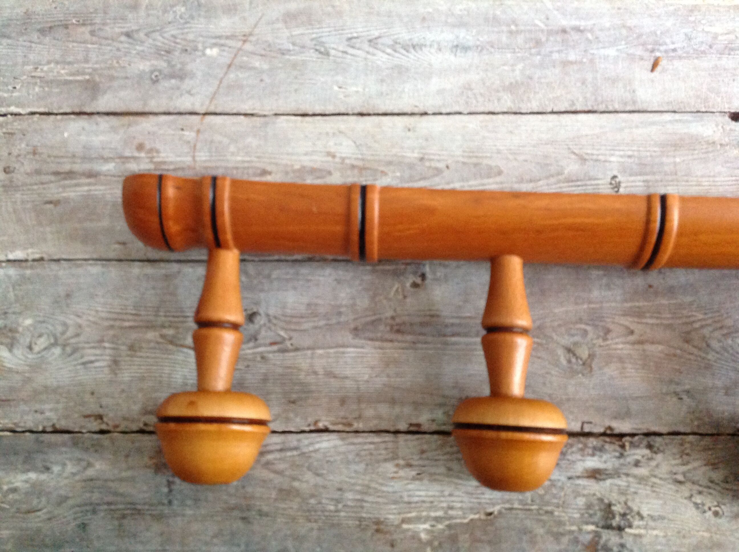 Bamboo-style coat hanger