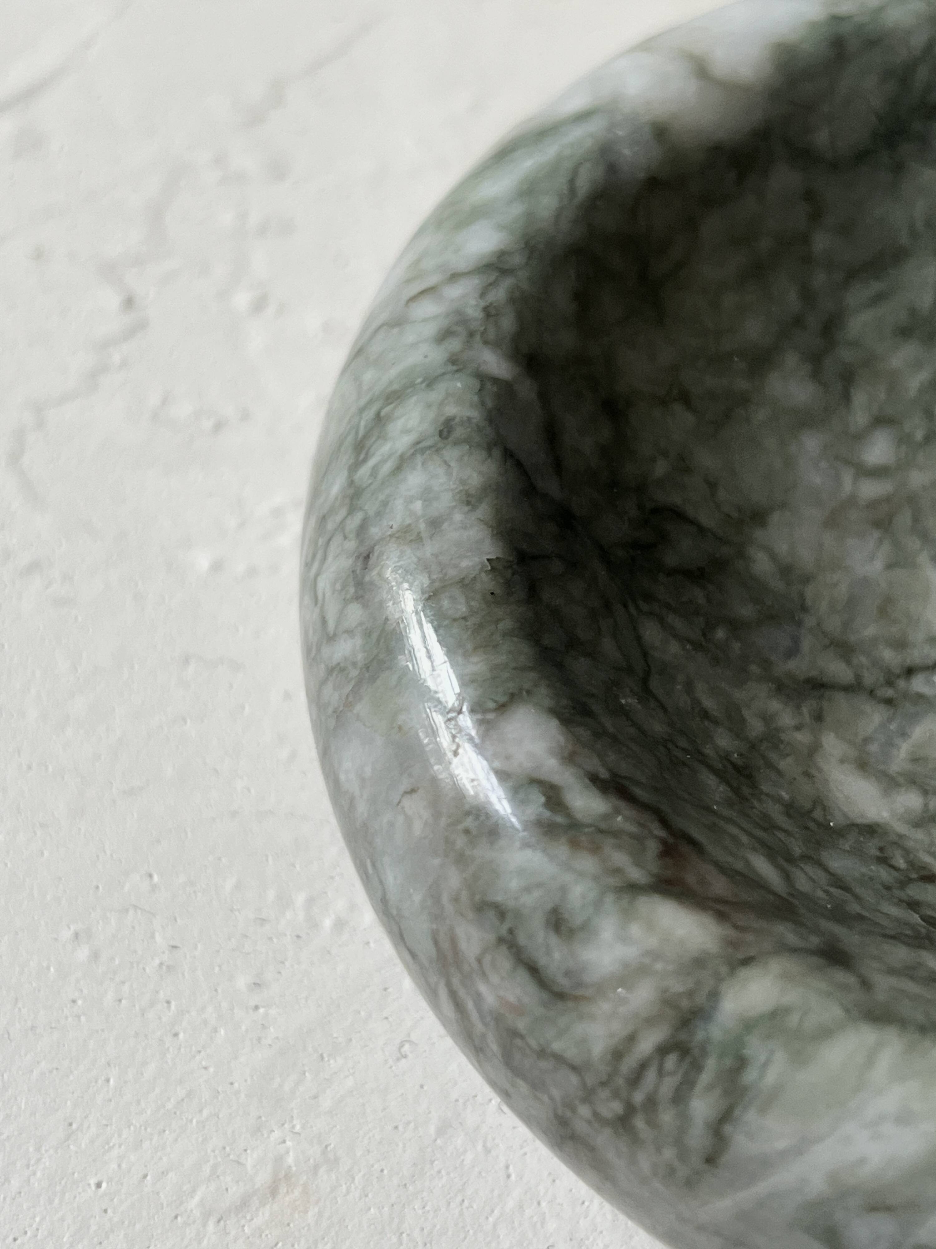 Round Italian ashtray made of hand-carved and polished green marble.