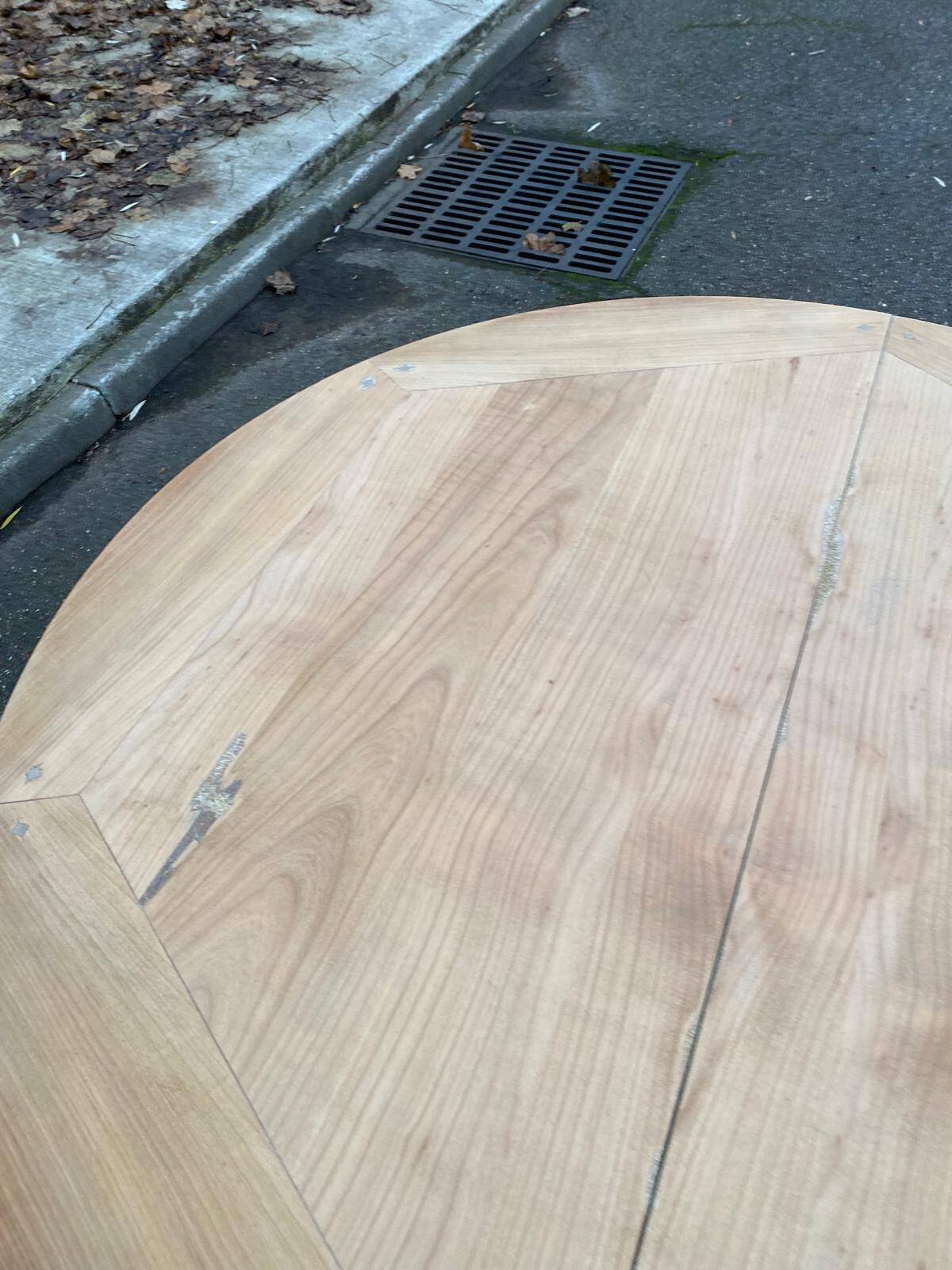 Round extendable dining table with a central pedestal base, renovated in raw wood, 150cm