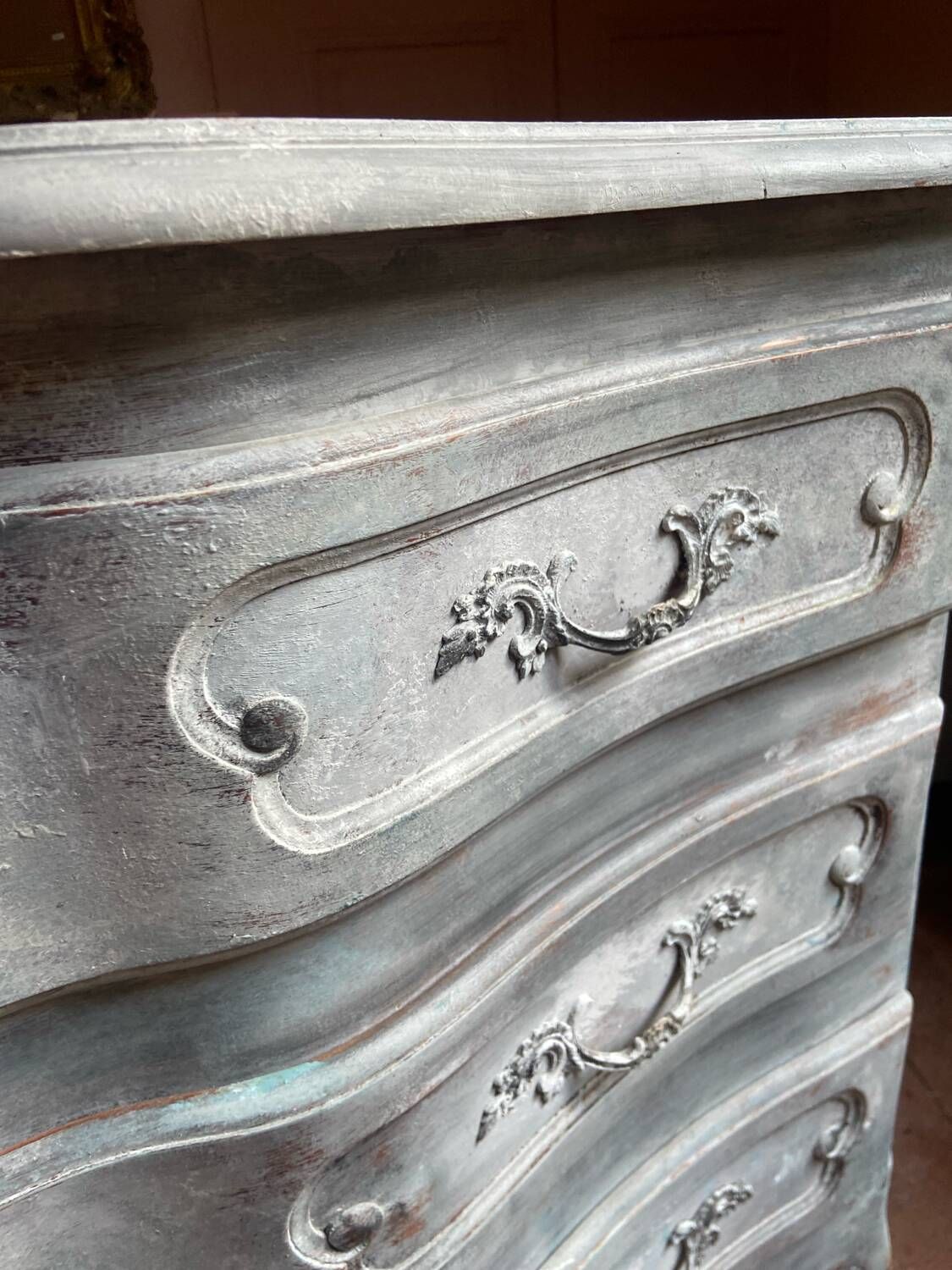Antique Louis XV style chest of drawers in crossbow shape