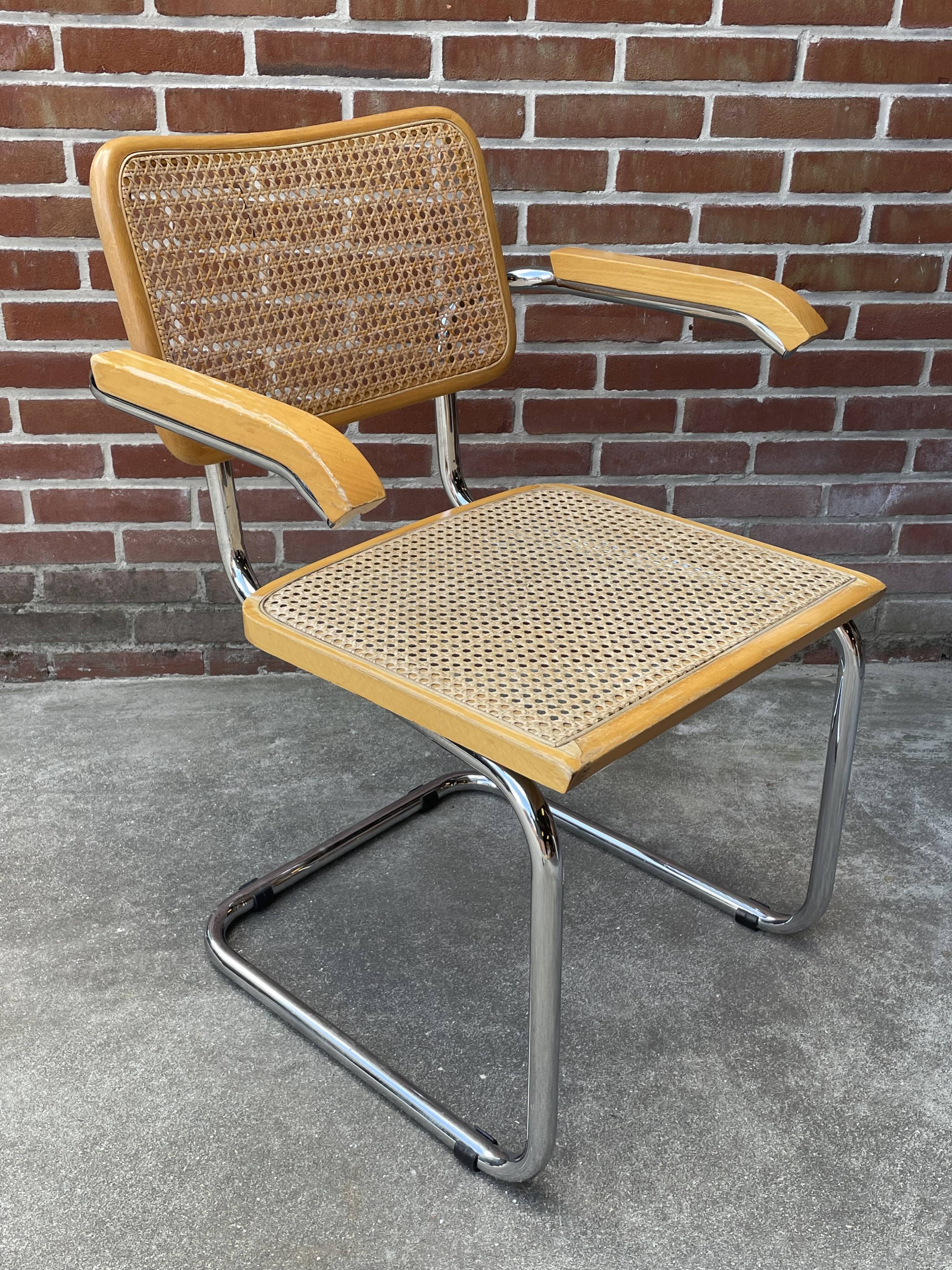 Cesca chair B64 with armrests by Marcel Breuer Design