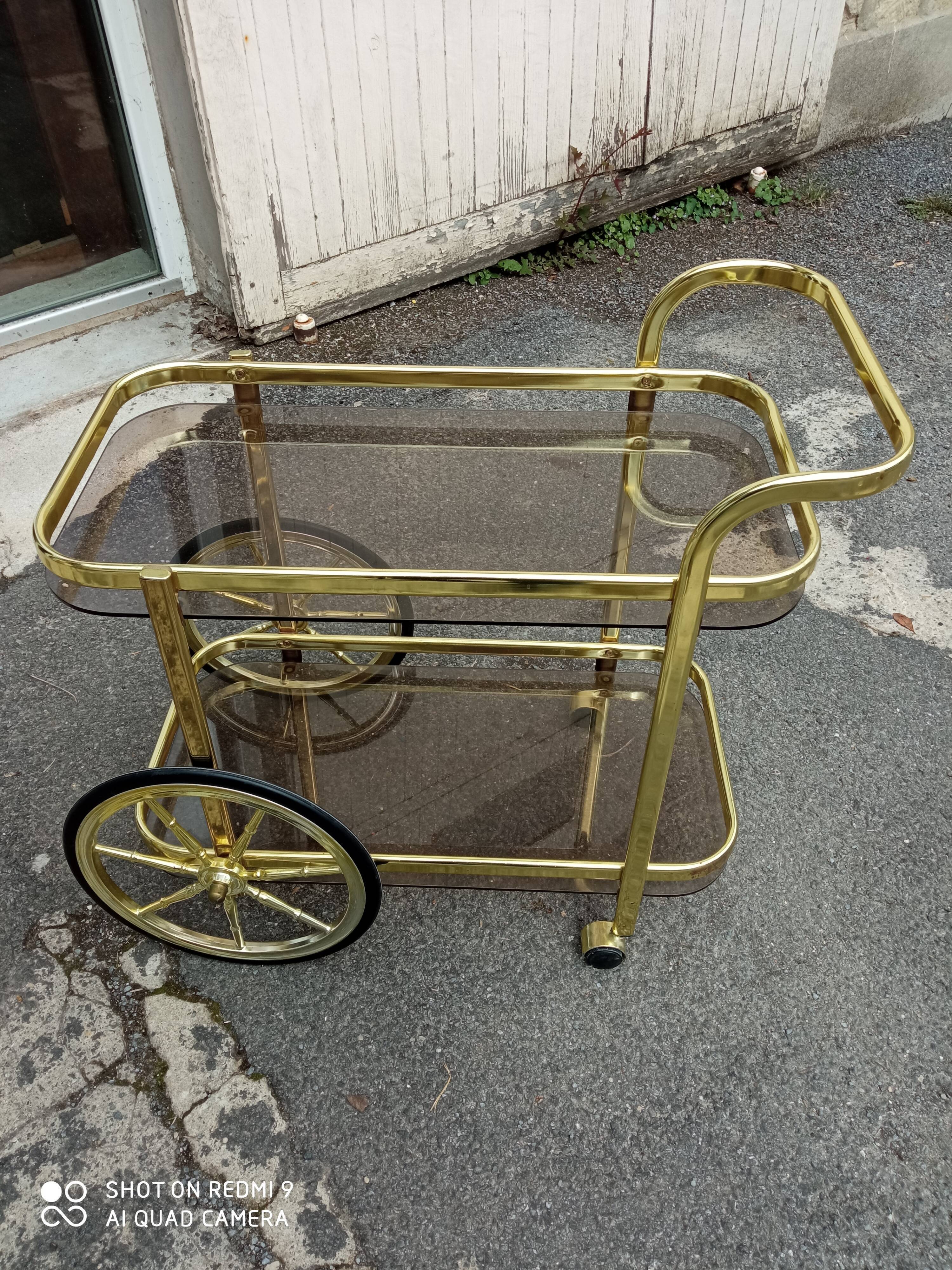 Serving table of the 70