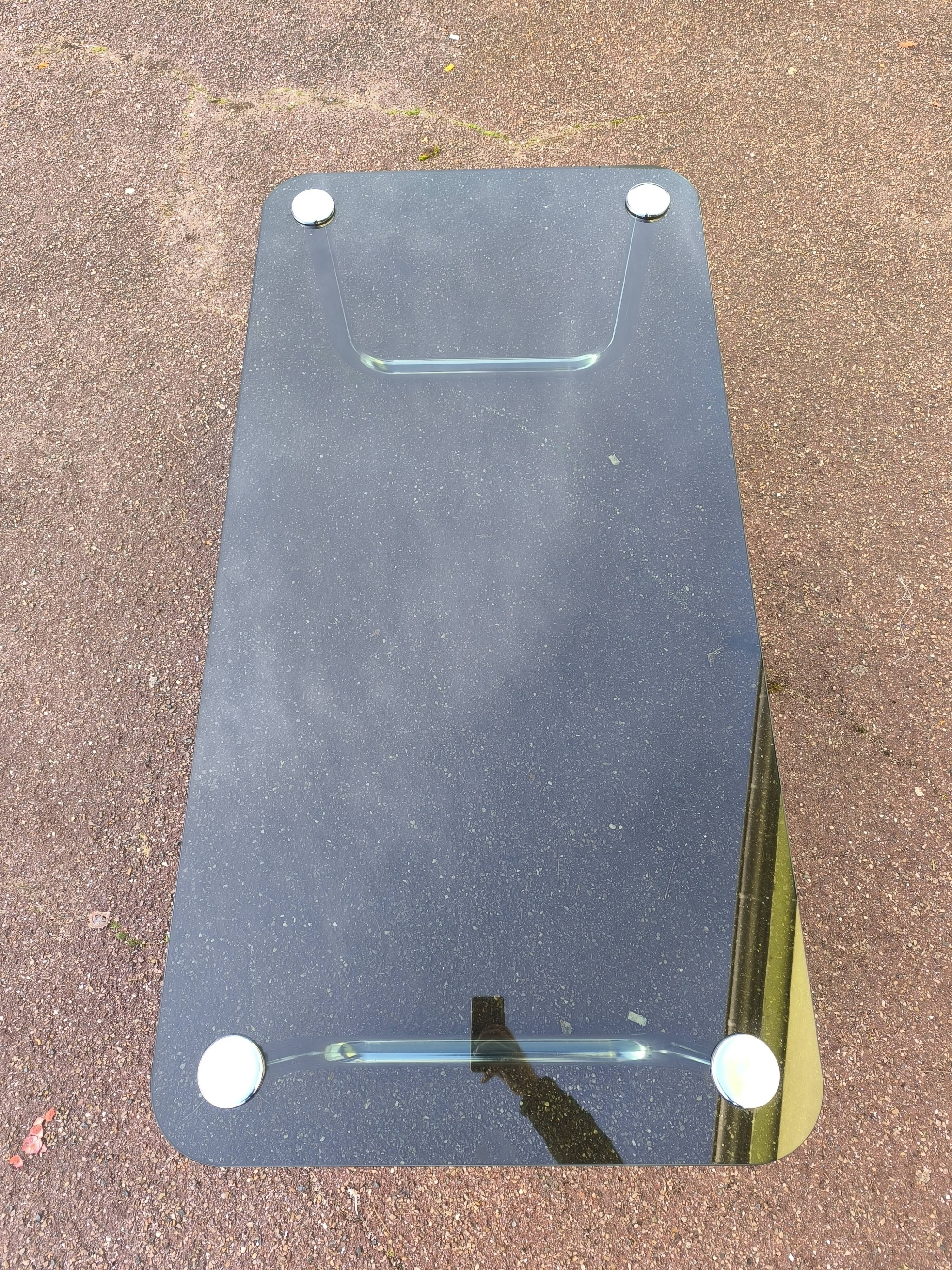 Table basse chromé et verre noir fumé space age italienne
