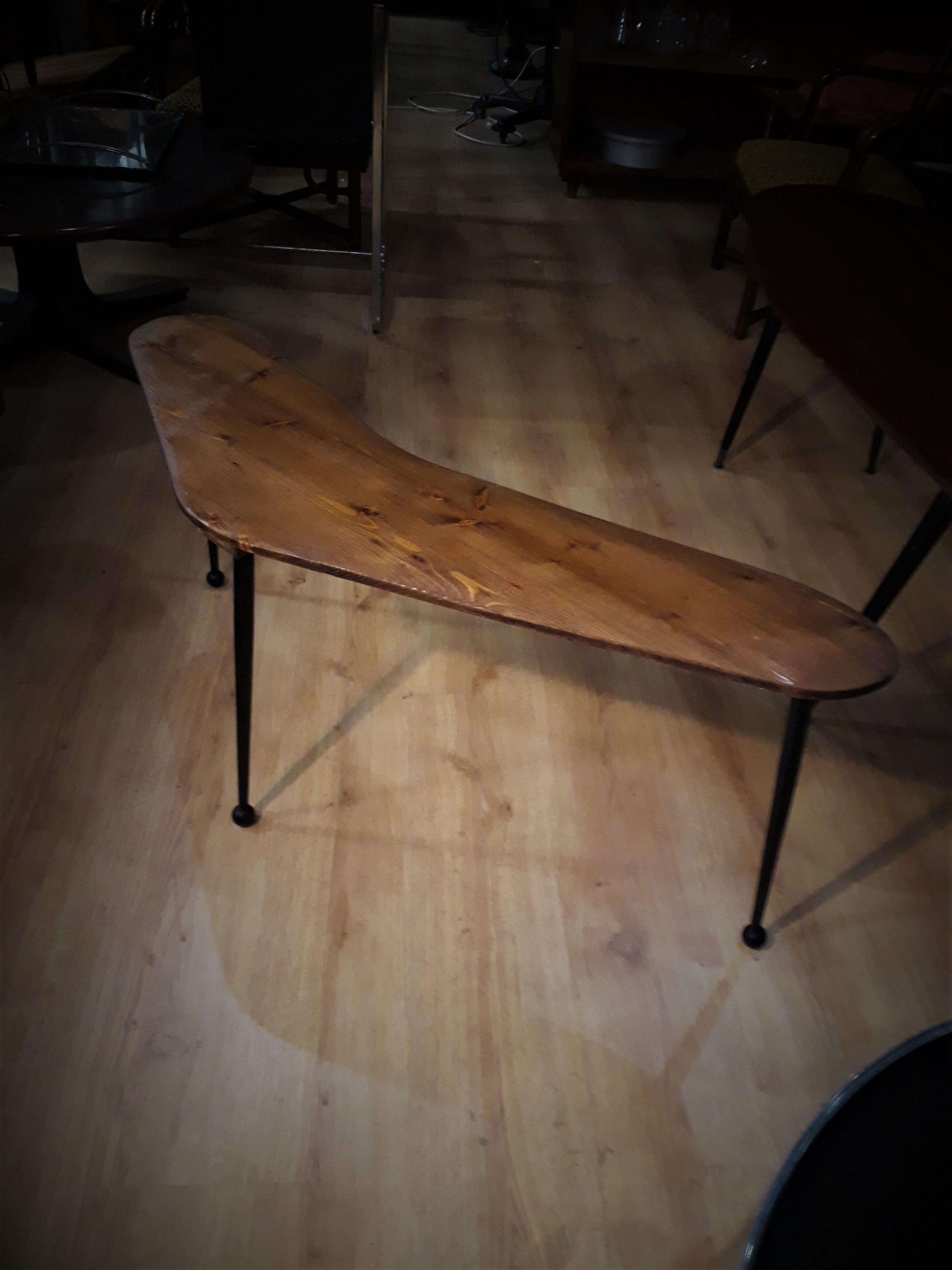 Scandinavian table boomerang , 1950 has 70 feet compass a ball 105xh47x27