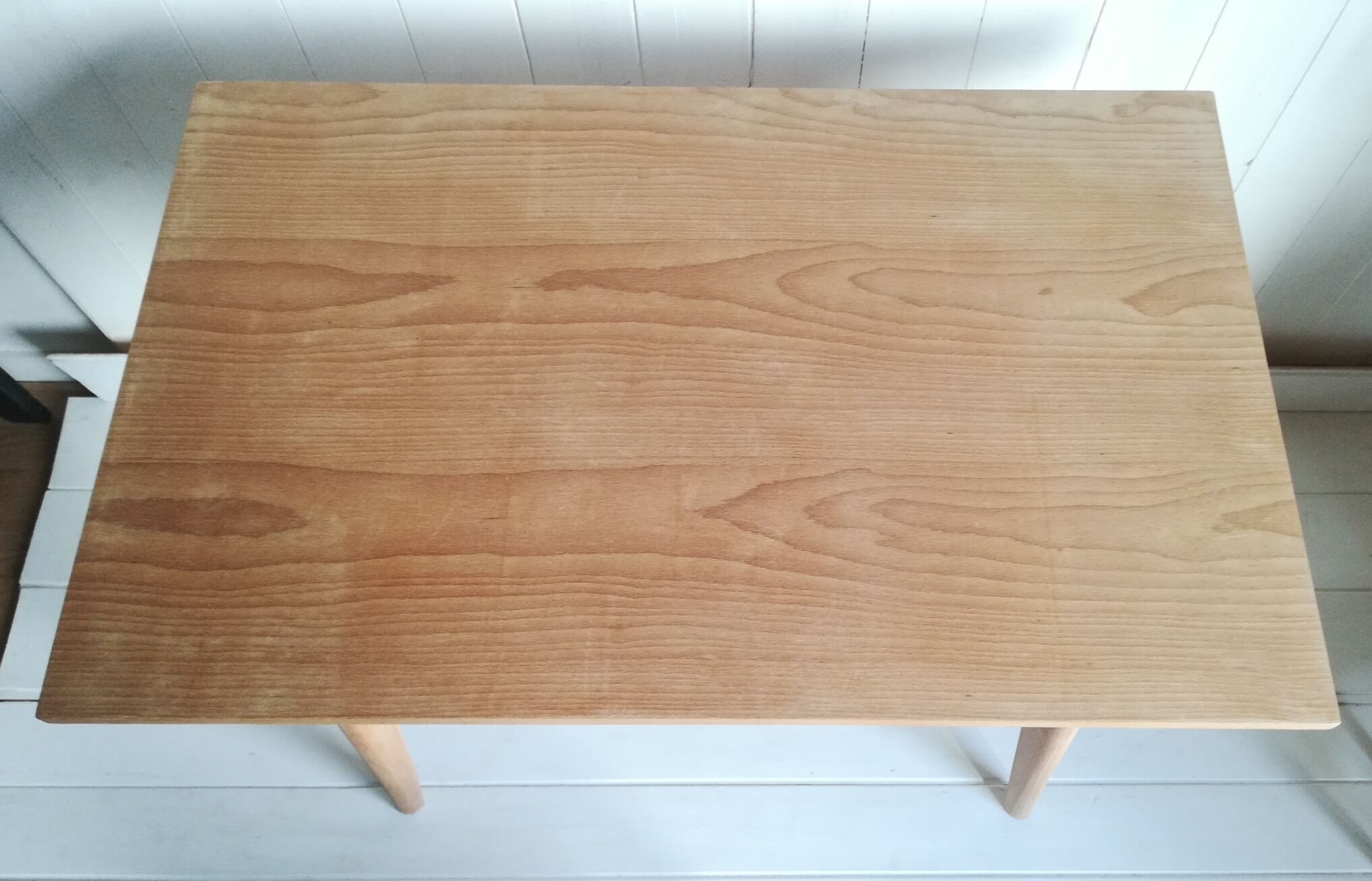 Table style scandinave bois brut
