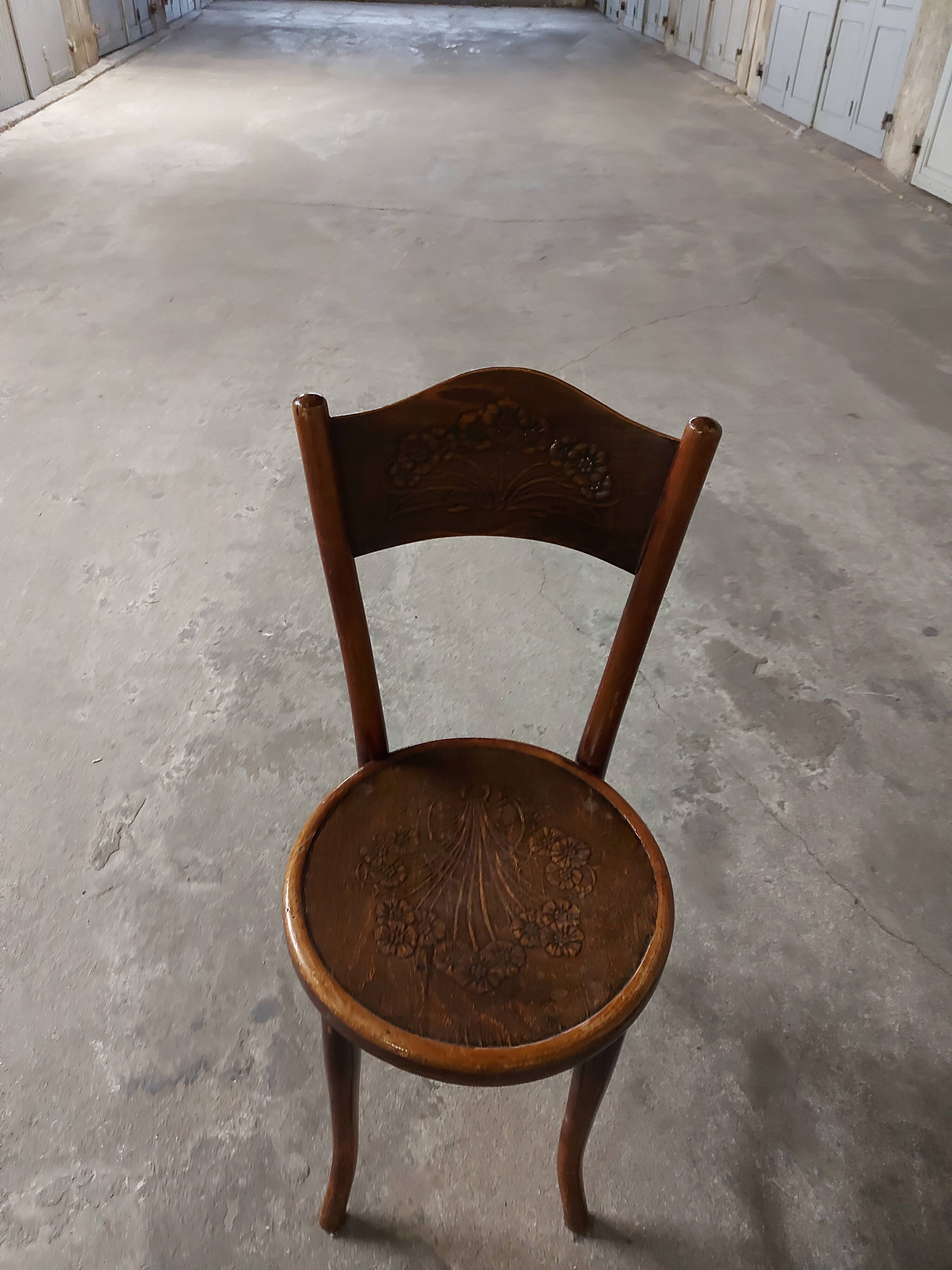 Chaise de bistrot art nouveau