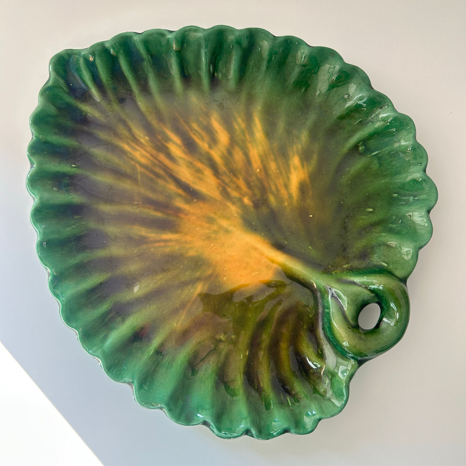 Large alocasia leaf plate