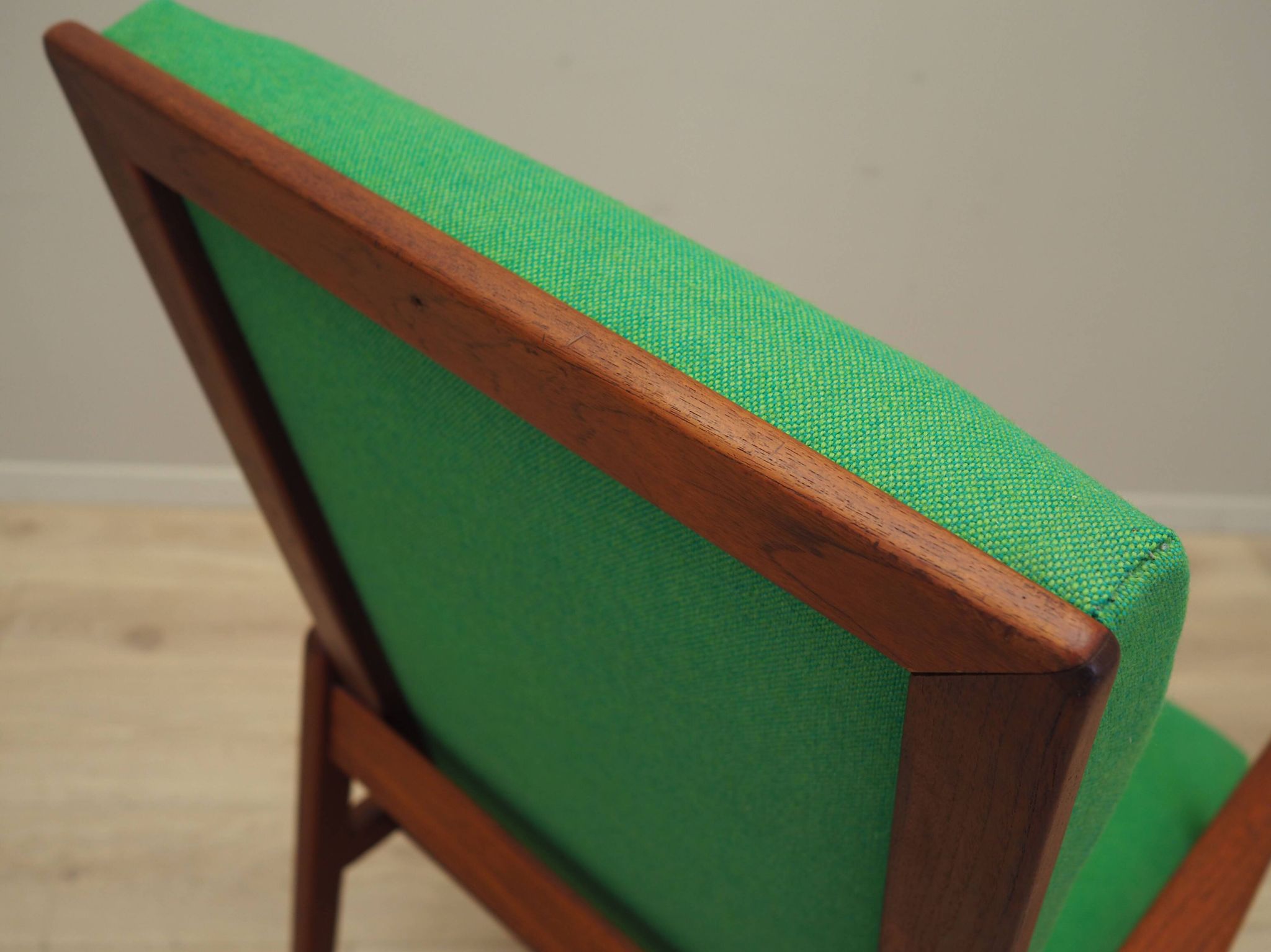 Fauteuil danois en teck et tissu vert, années 1970