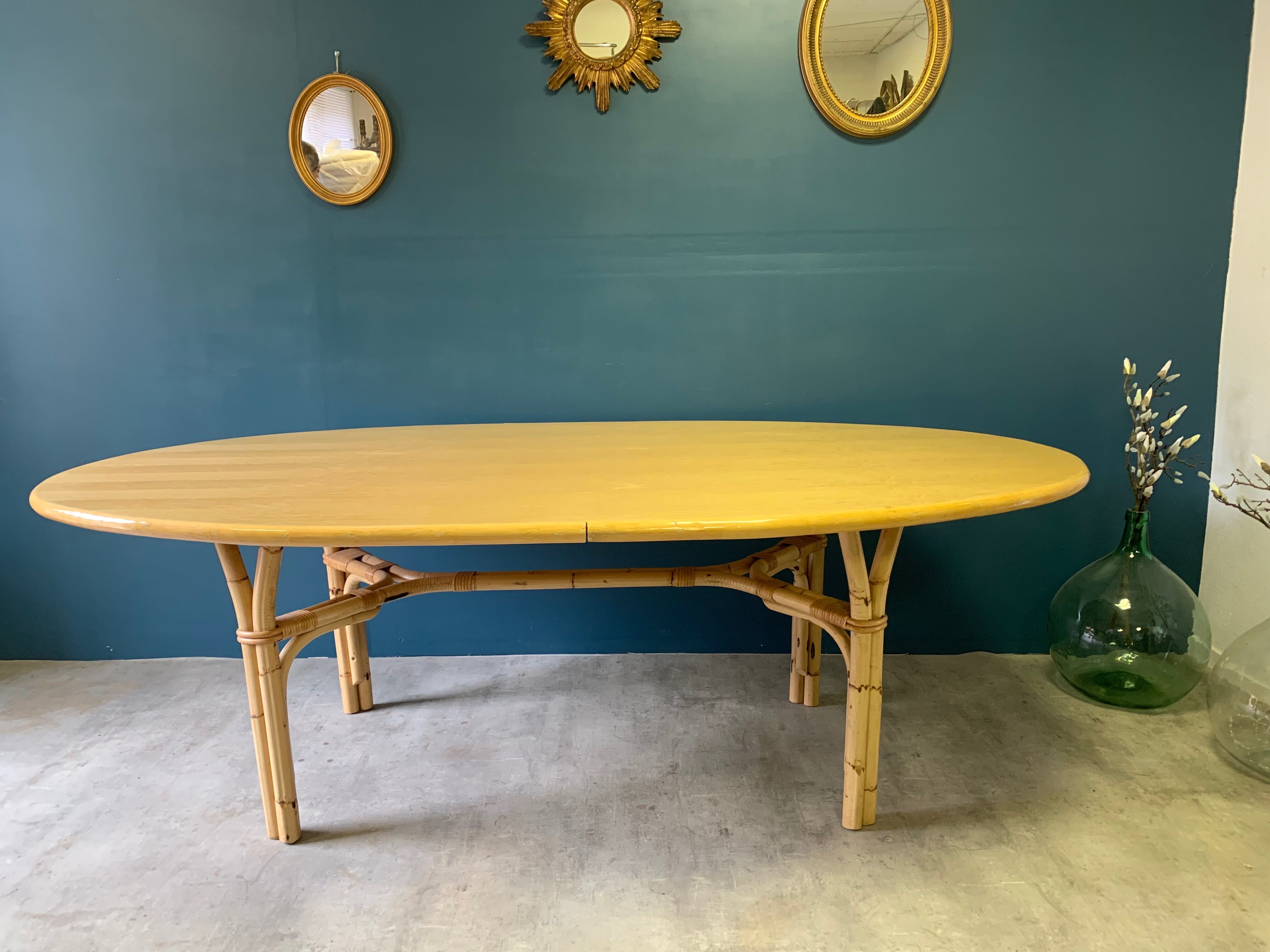 Large rattan table 8/10 people