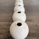 Vase design Serax en faïence blanche
