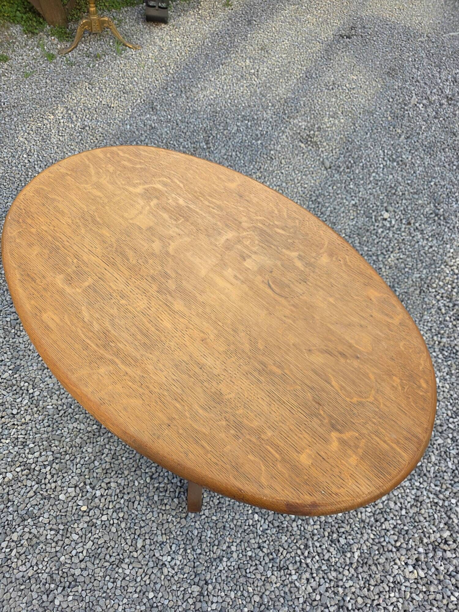 Oak guéridon table from the early 20th century.