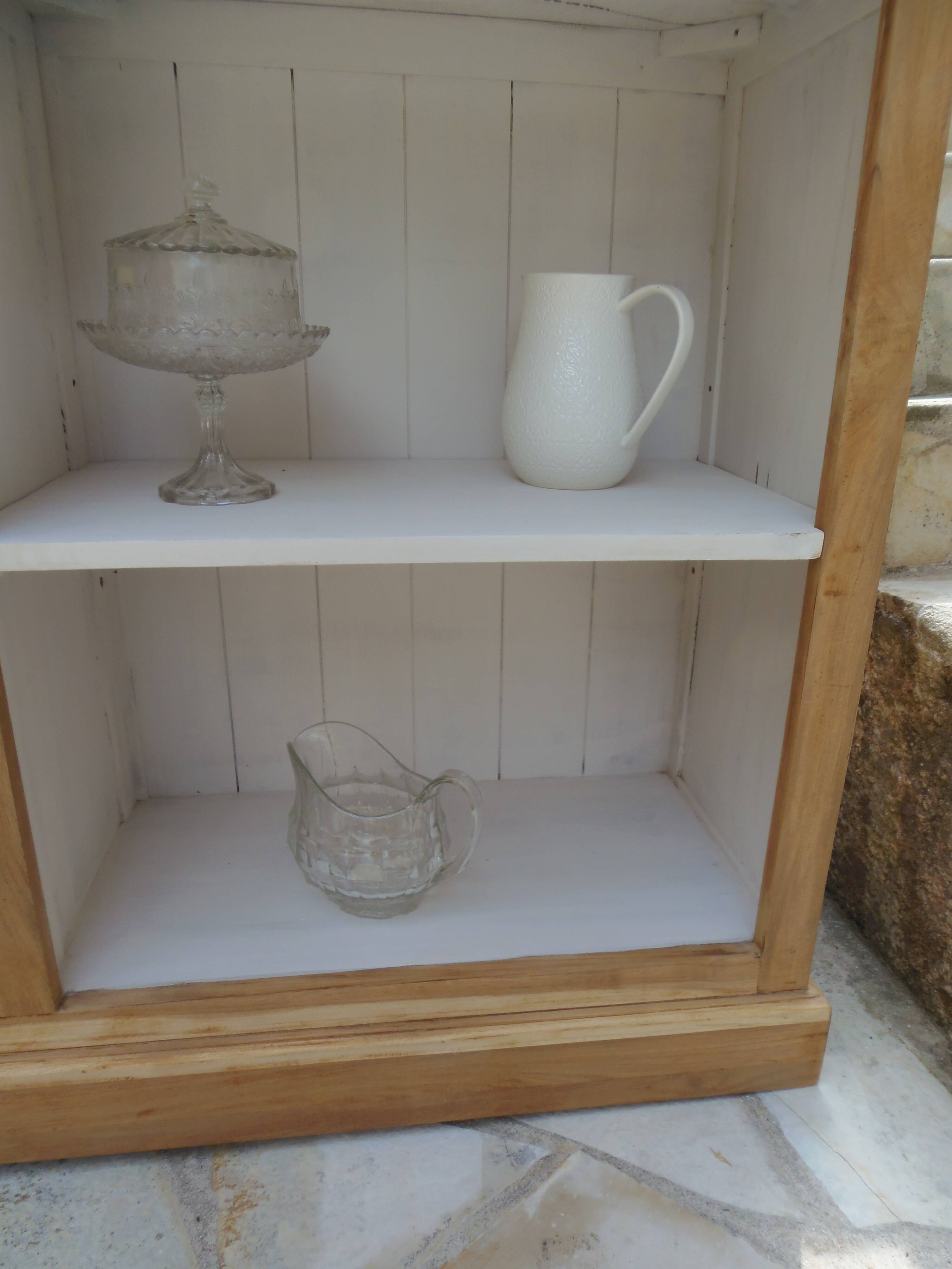 Raw wood craft furniture, pearl gray interior.