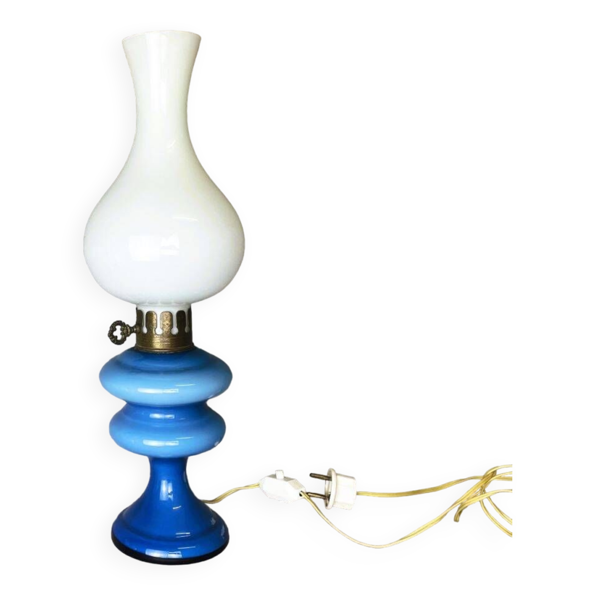 Lampe en verre opalin bleu style lampes à huile