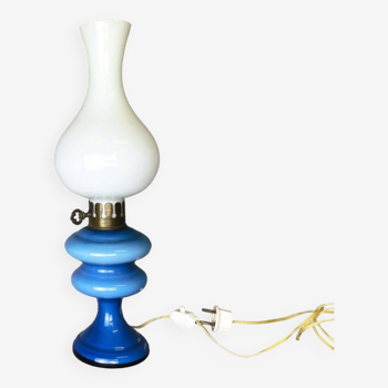 Lampe en verre opalin bleu style lampes à huile