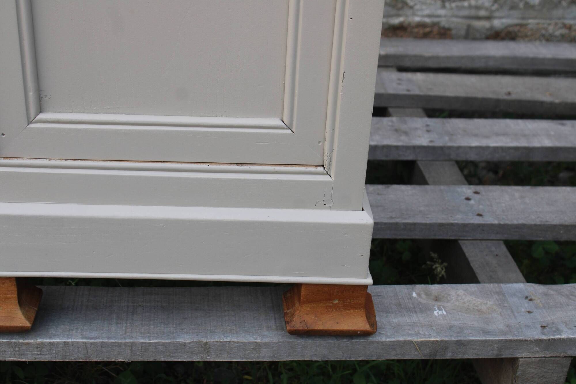 Renovated antique bedside table – Greige Galuchat, wooden top – houseboat style