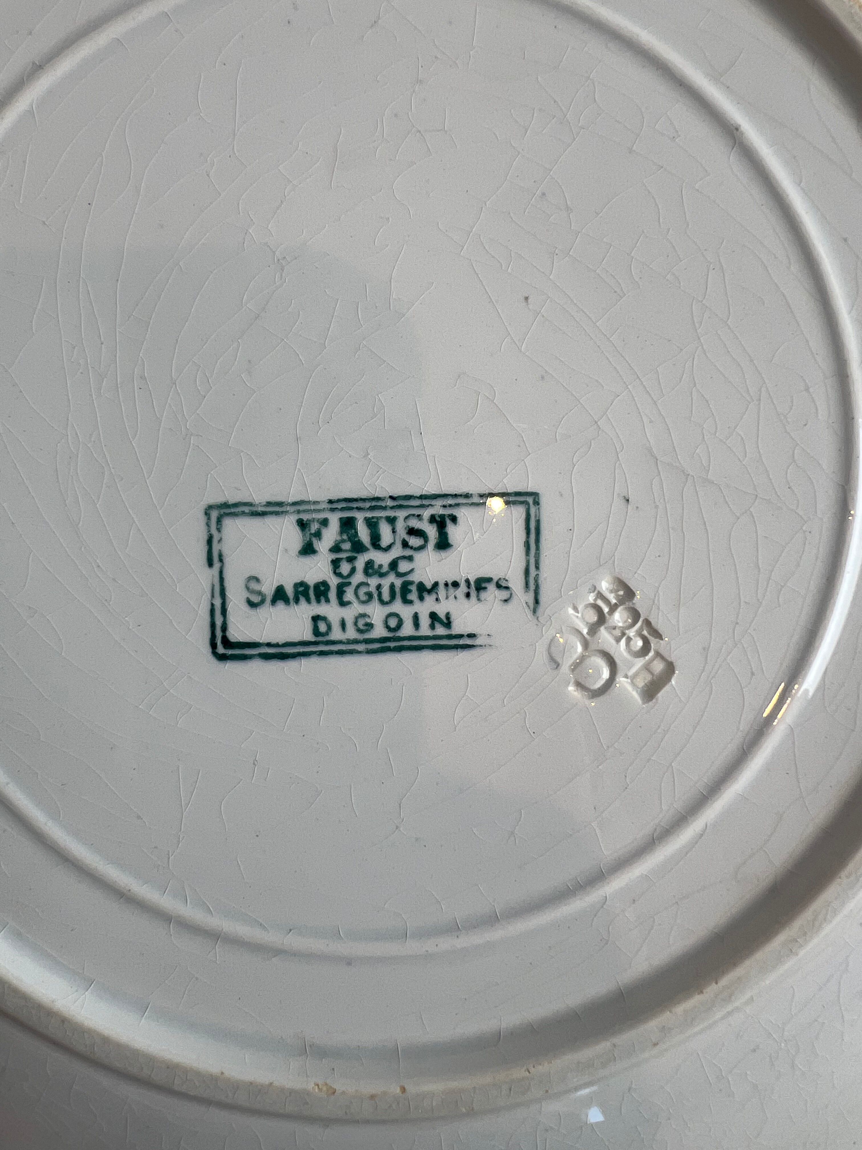 Flat plate Sarreguemines Iron table Faust