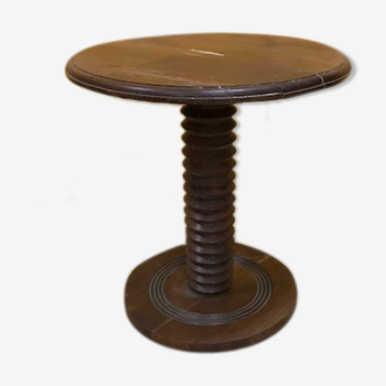Table d'appoint ronde tout en bois avec pied central tourné façon PAS de VIS.