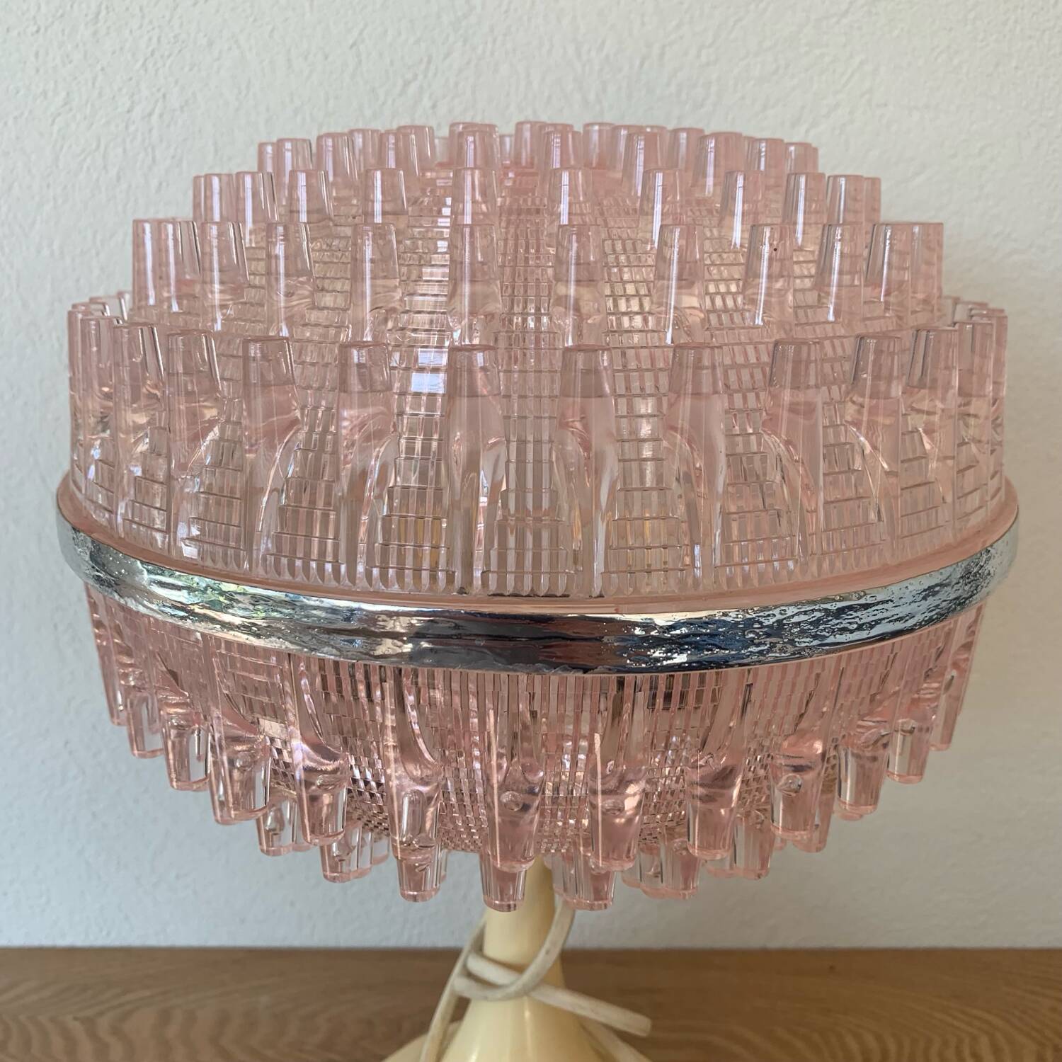 ▪️50s Pop and Modern Plastic Lamp Pink Globe and Cream Base Brand ME