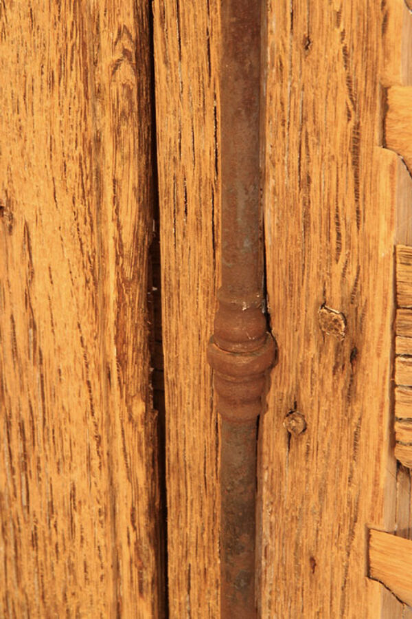 Paire de volets en bois décapé