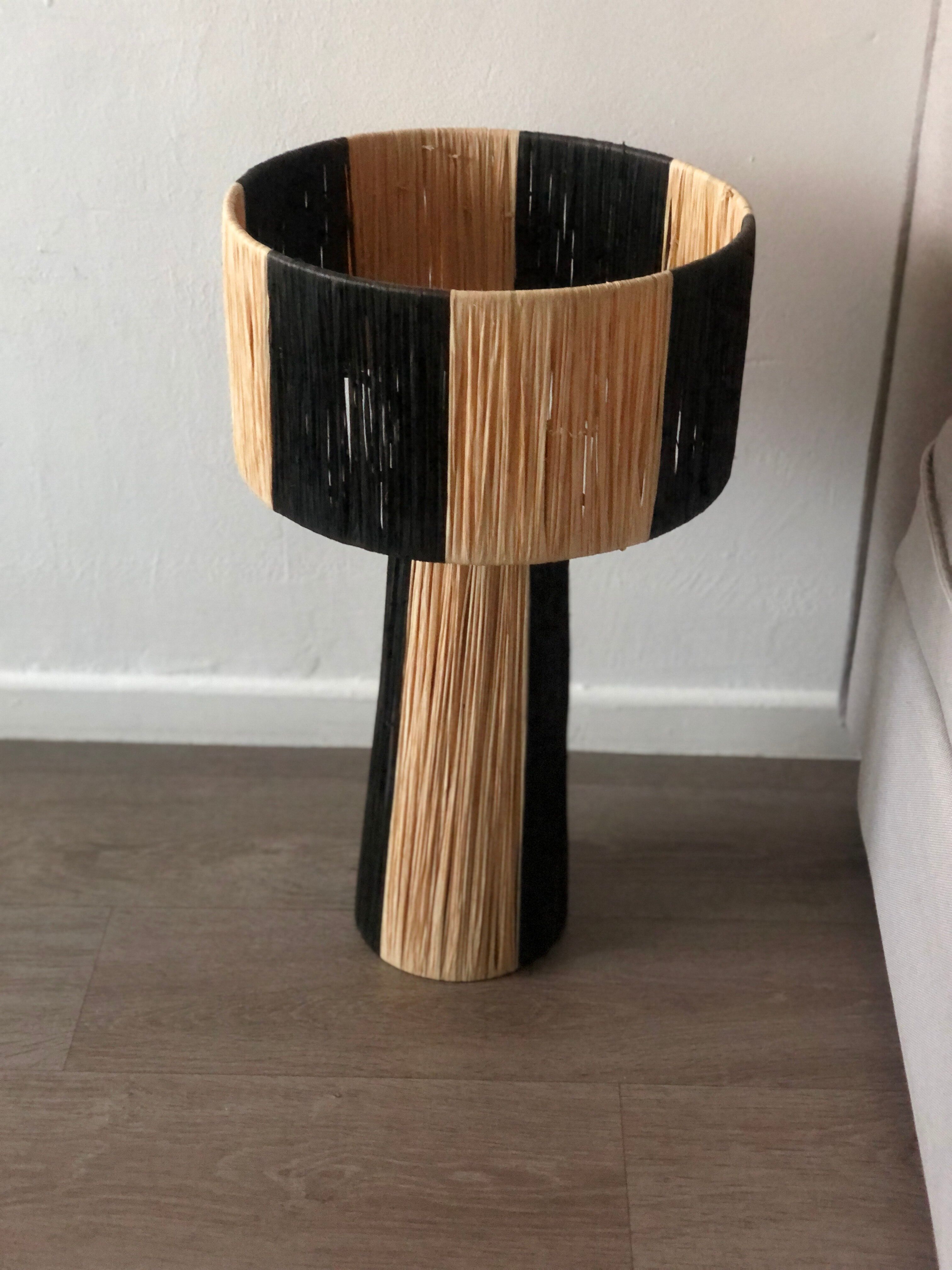 Natural and black raffia lamp 2