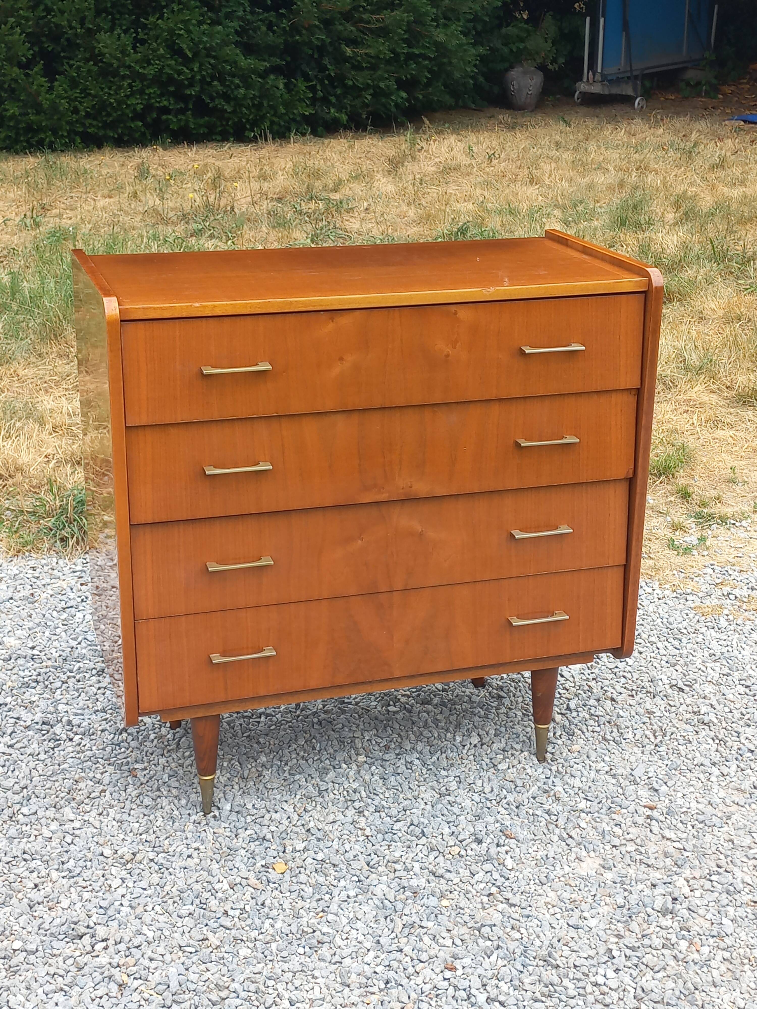 Vintage walnut varnished chest of drawers with 4 drawers from the 1960s.