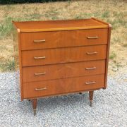 Vintage walnut varnished chest of drawers with 4 drawers from the 1960s.