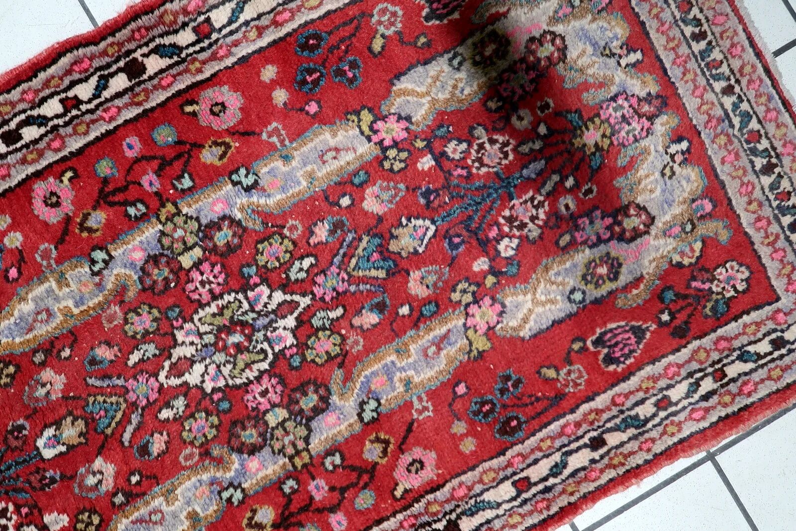 1920s handmade antique wool floral medallion rug, red, 87 × 151 cm - 1C1297
