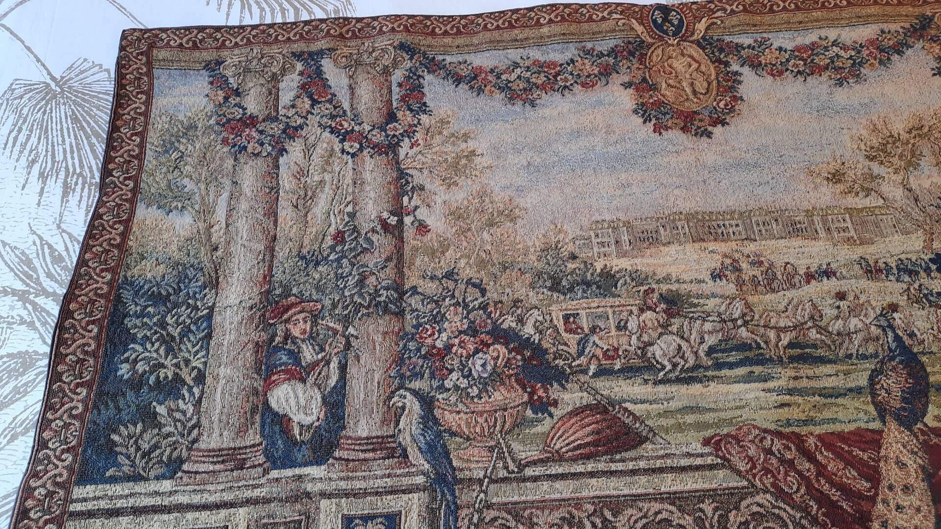 Tapisserie d'halluin " scène de cour au paon"