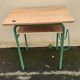 Ancien bureau d'école de couleur vert vintage des années 1960-1970
