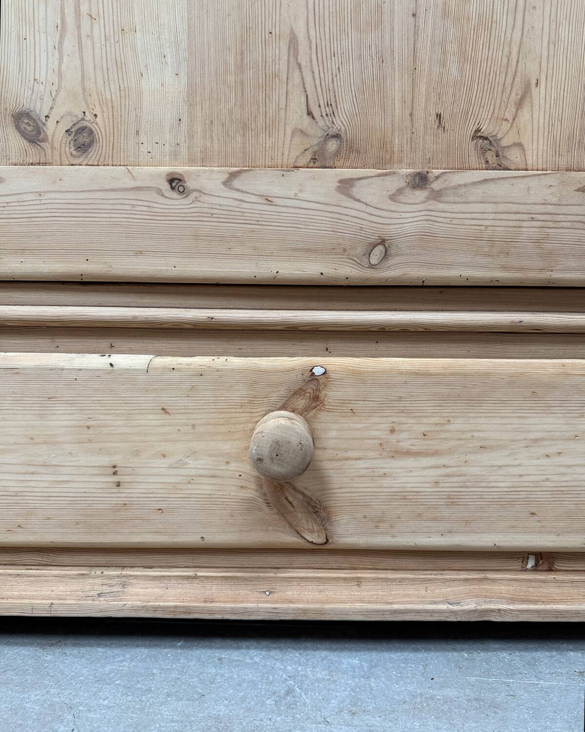 English bonnet maker with wardrobe (renovated)